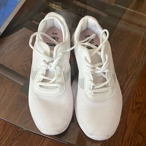 Athletic works size 8.5 W women’s memory foam tennis shoe